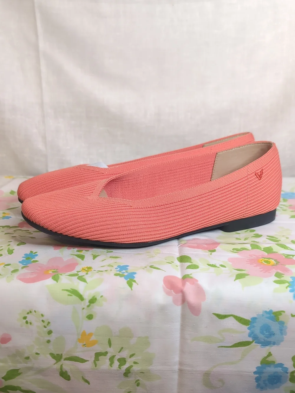 Vivaia Aria Pointed-Toe Ballet Flats 'Salmon' womens 7/7.5 (EU38)